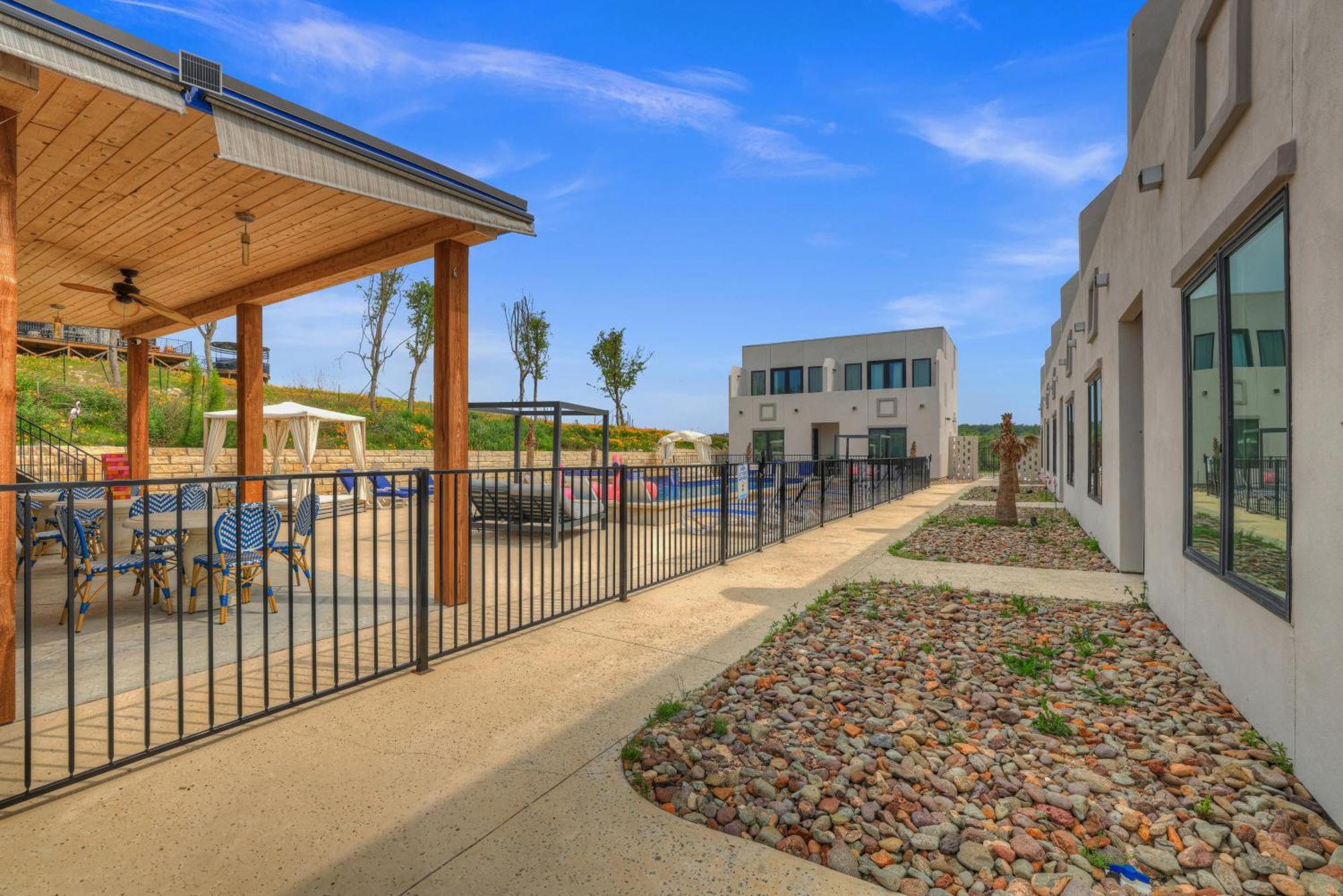 11-Sophia Loren-2Nd Floor-Pool View Johnson City Exterior foto